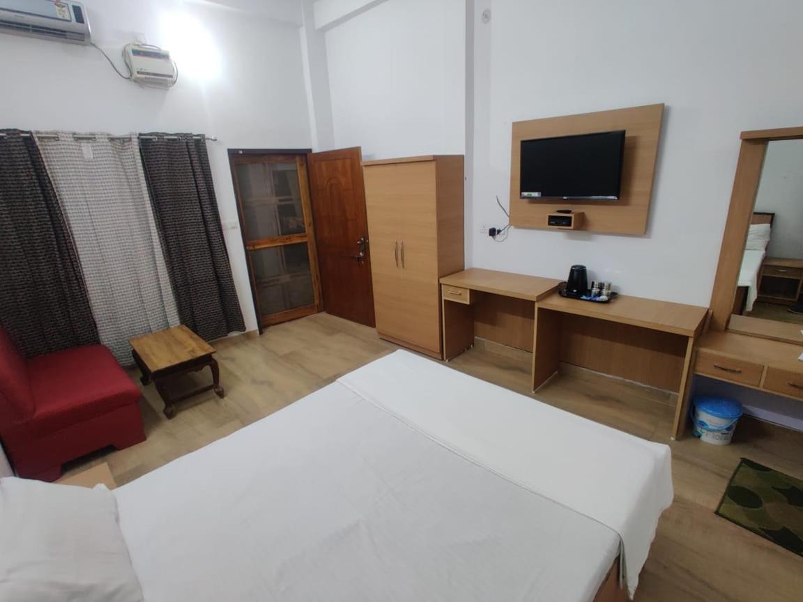Hotel Jp International Naimisharanya Habitación foto