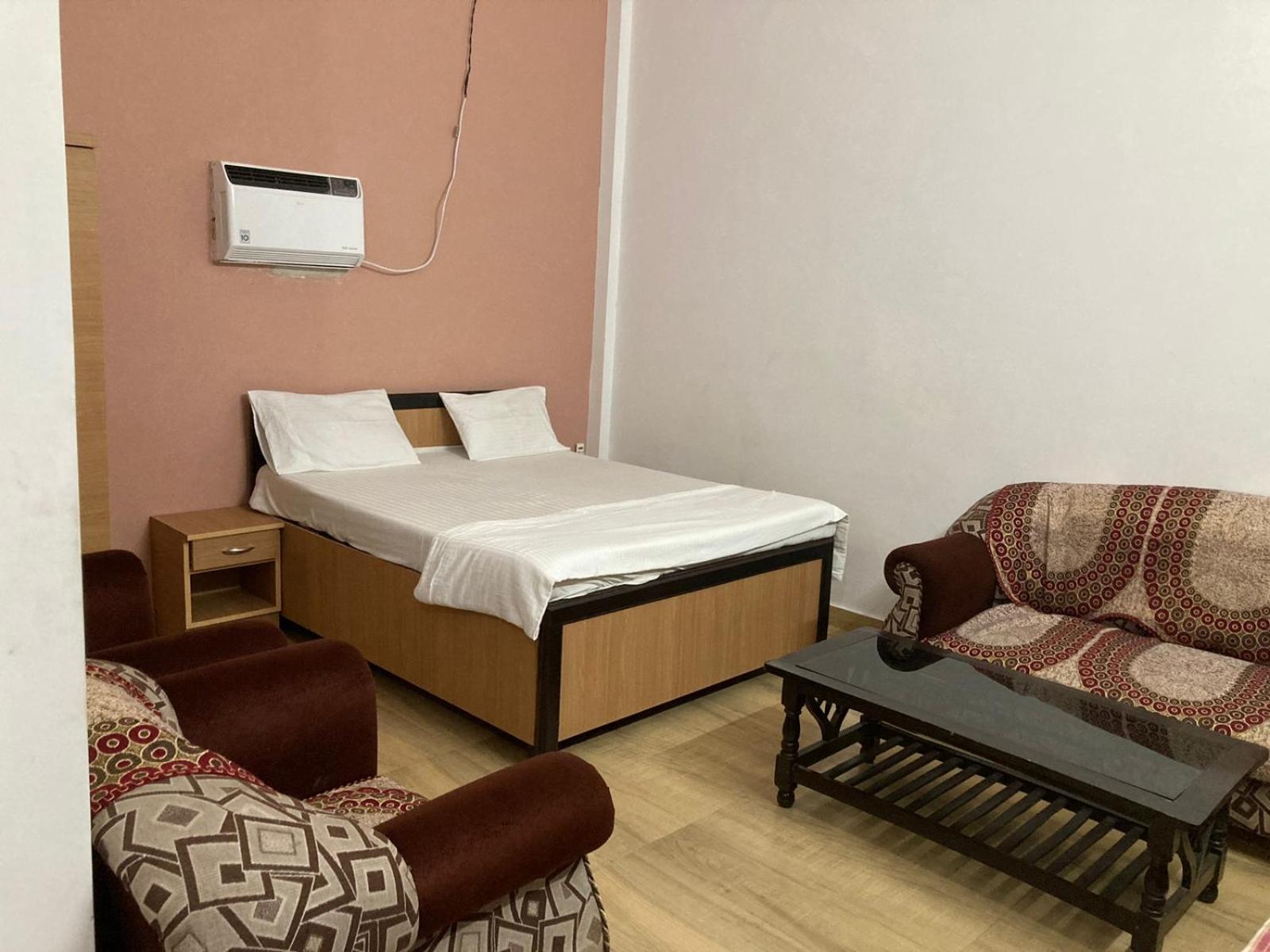 Hotel Jp International Naimisharanya Habitación foto